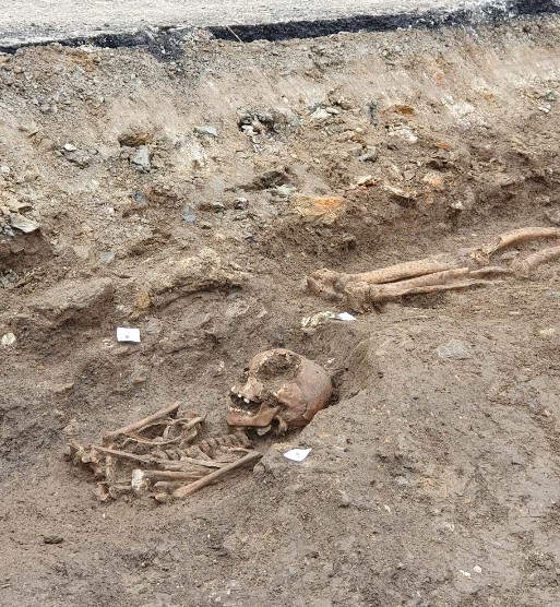 mars 23  Mauves-sur-Loire : l’ancienne église et plusieurs tombes de l’époque médiévale sortent de terre